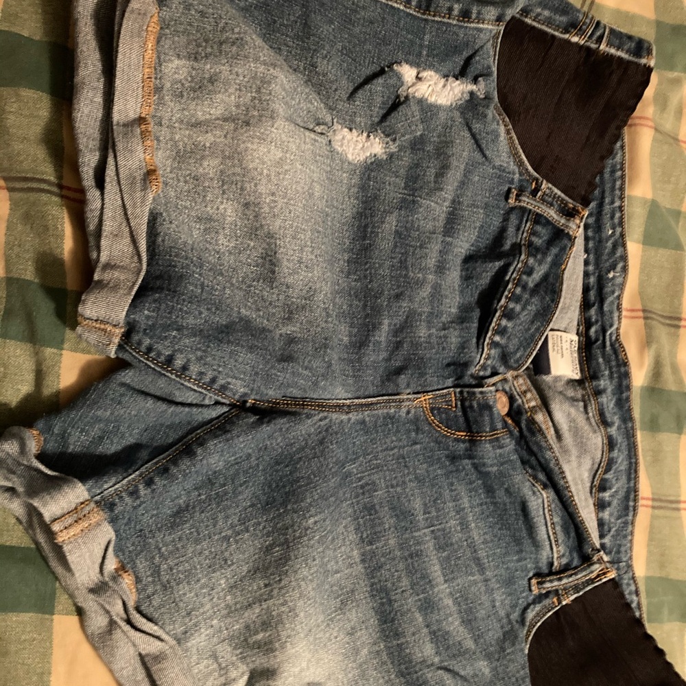 Old Navy Maternity Shorts